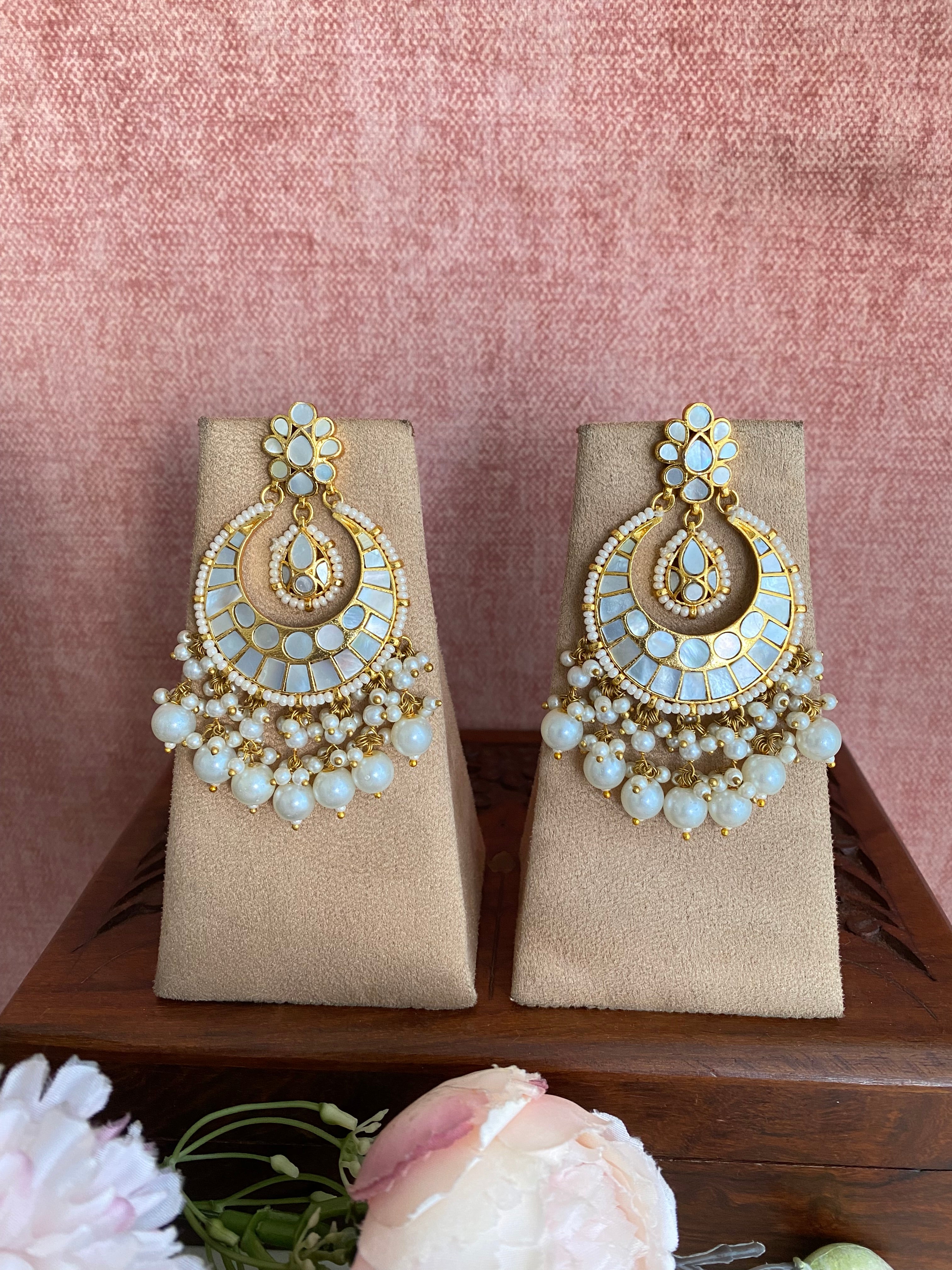 Mother of pearl earrings in pearl drops