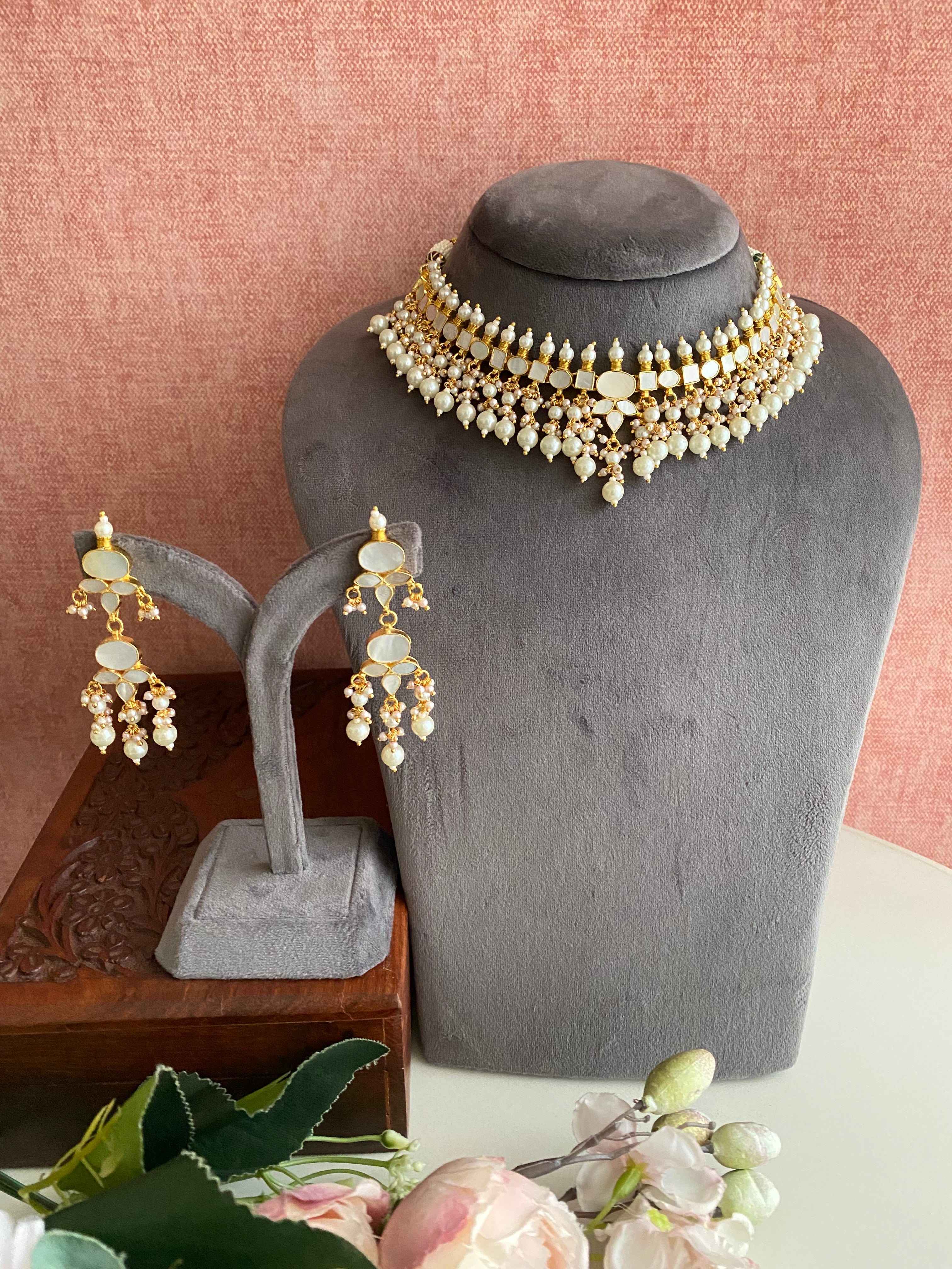 Mother of pearl necklace set