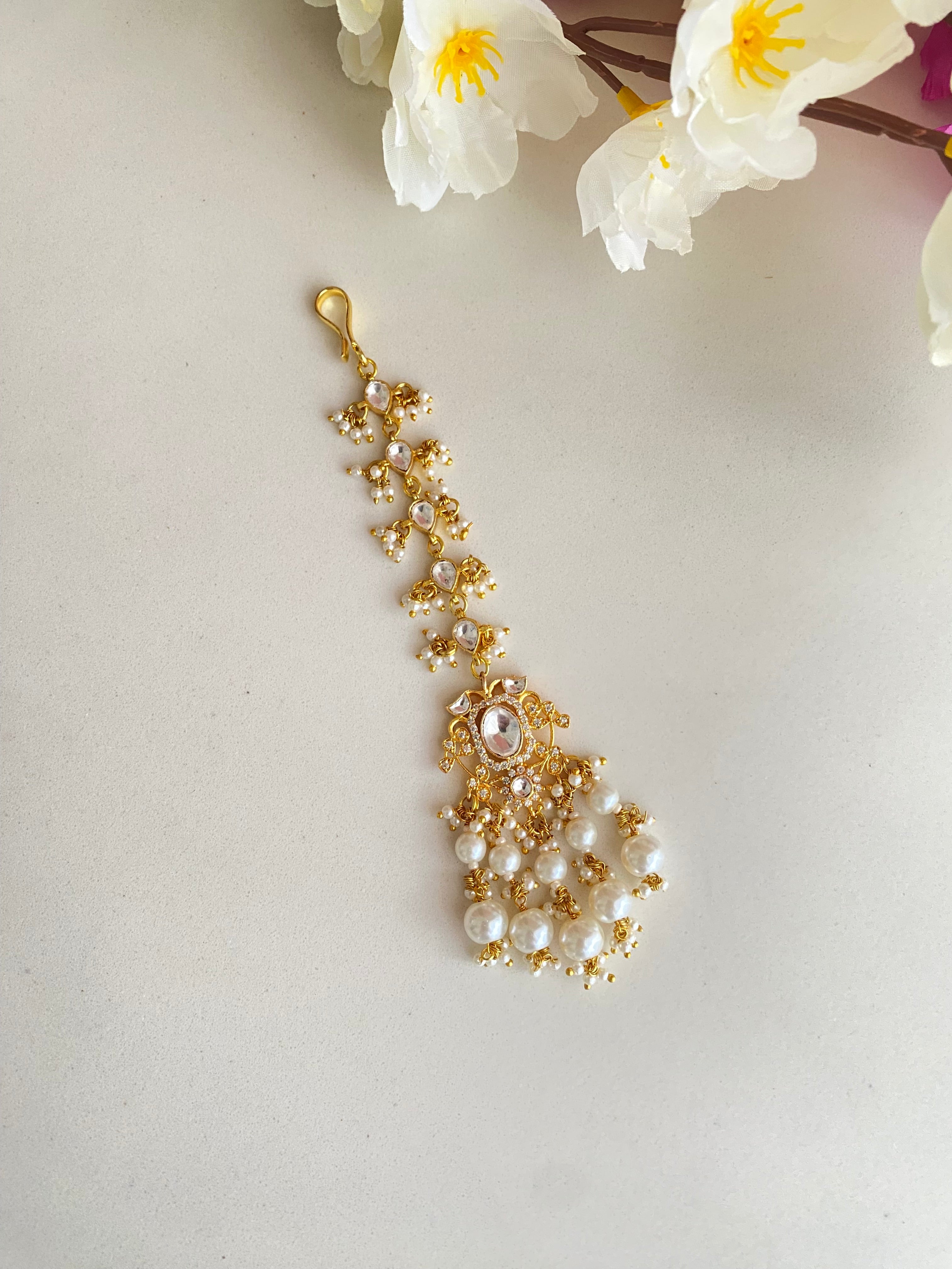 Kundan Tikka With Pearl Drops