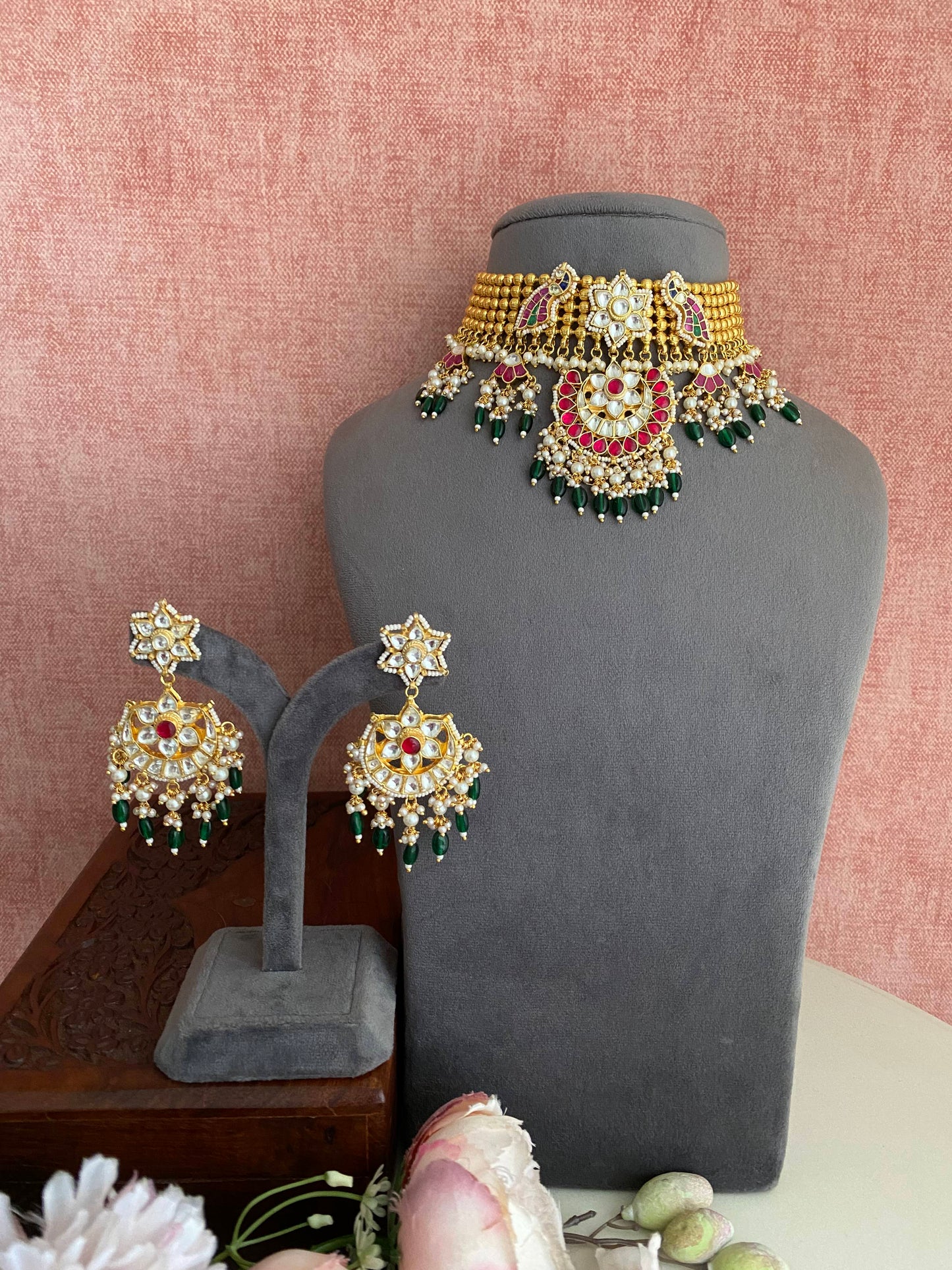 Antique Kundan Choker Set in Green Drops