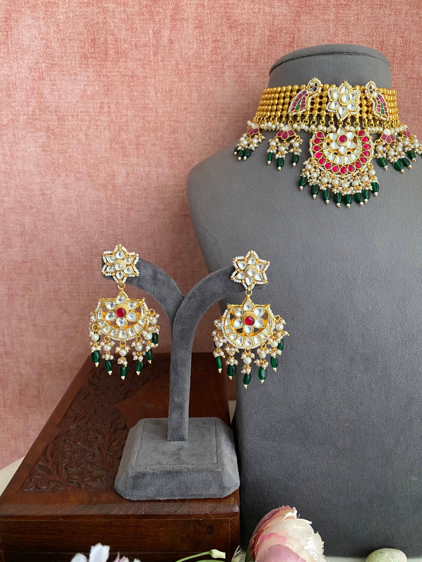 Antique Kundan Choker Set in Green Drops