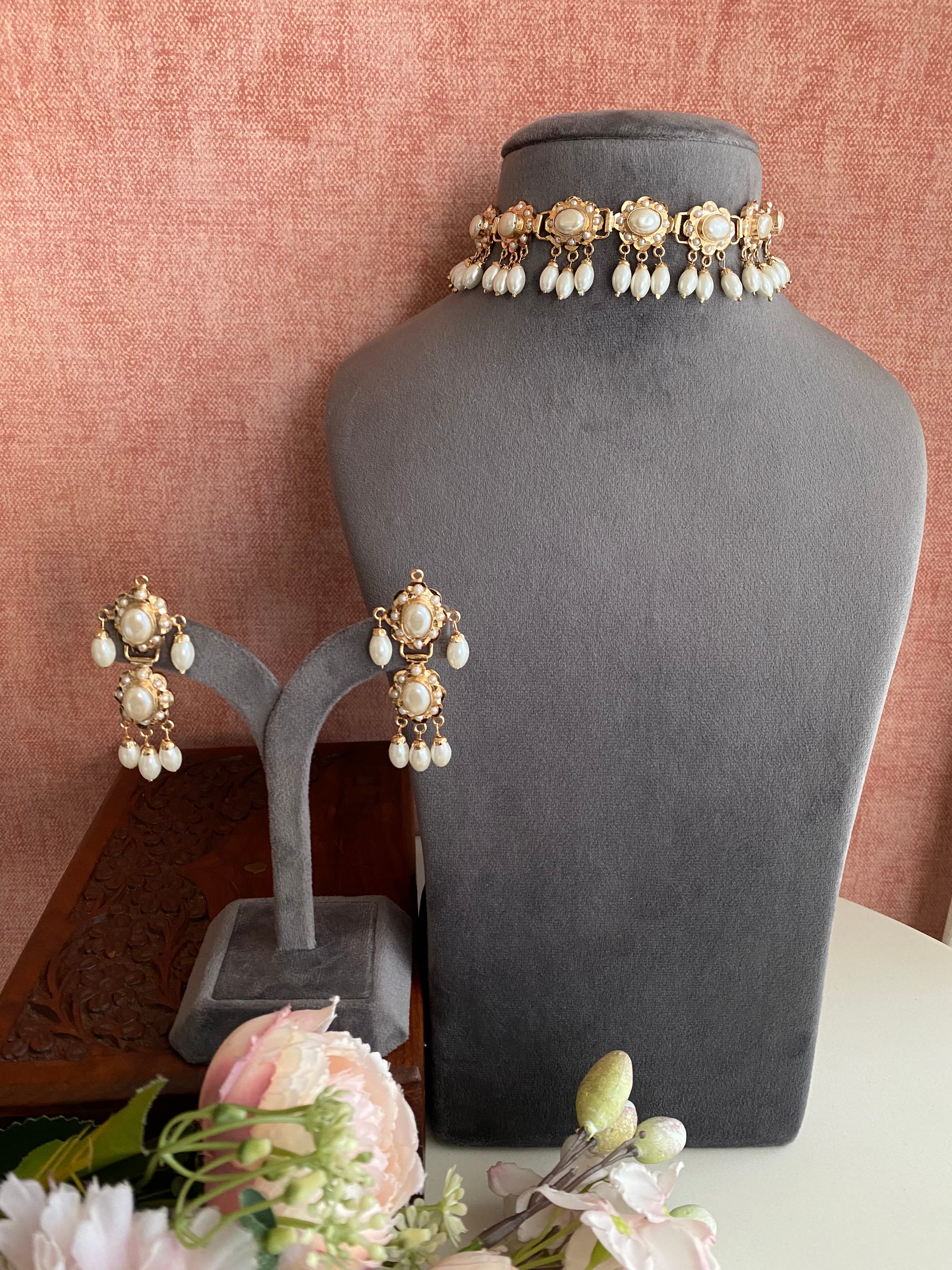 Pearl choker set with earrings