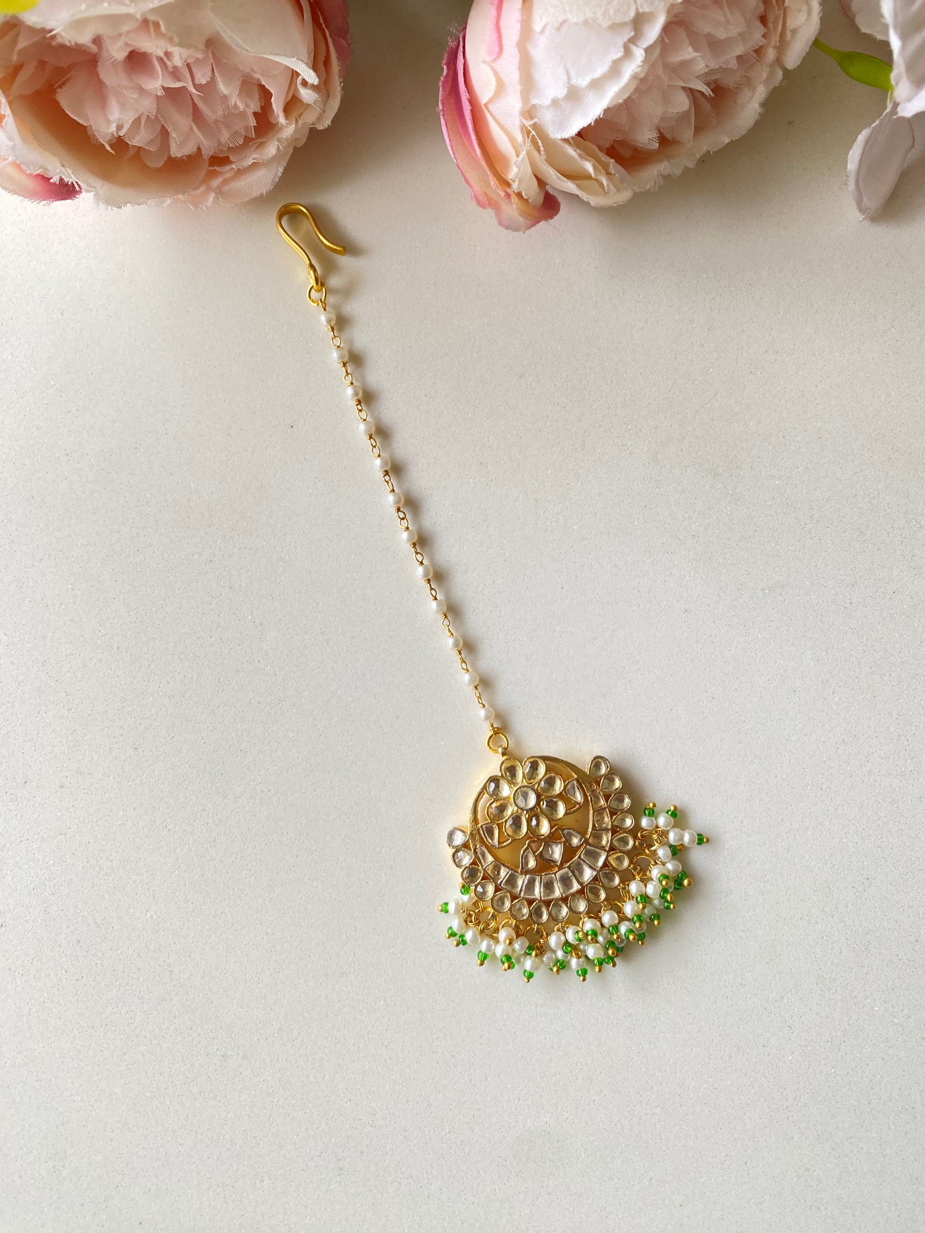 Kundan Tikka in green pearl