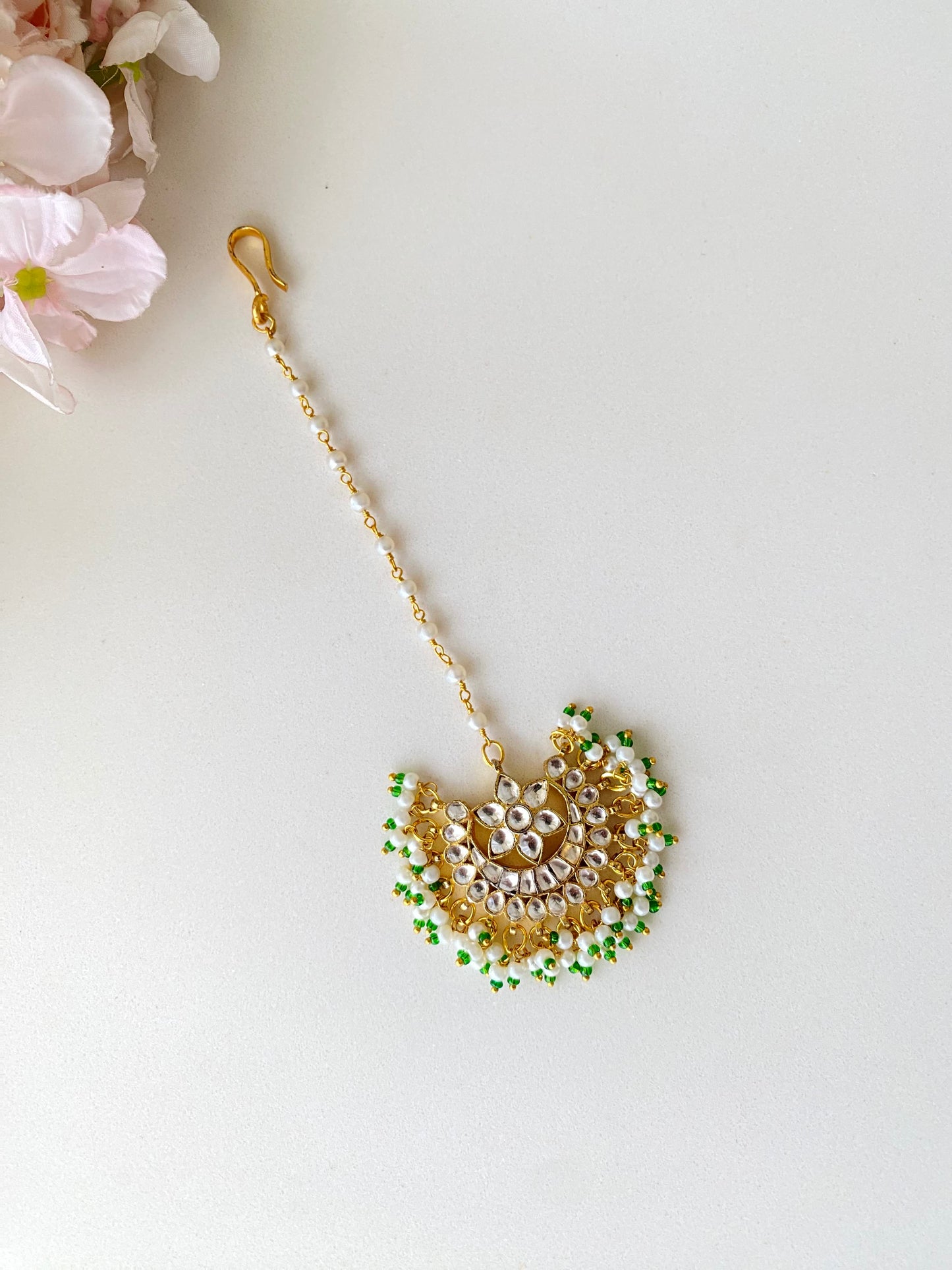 Kundan Tikka in Green Pearl