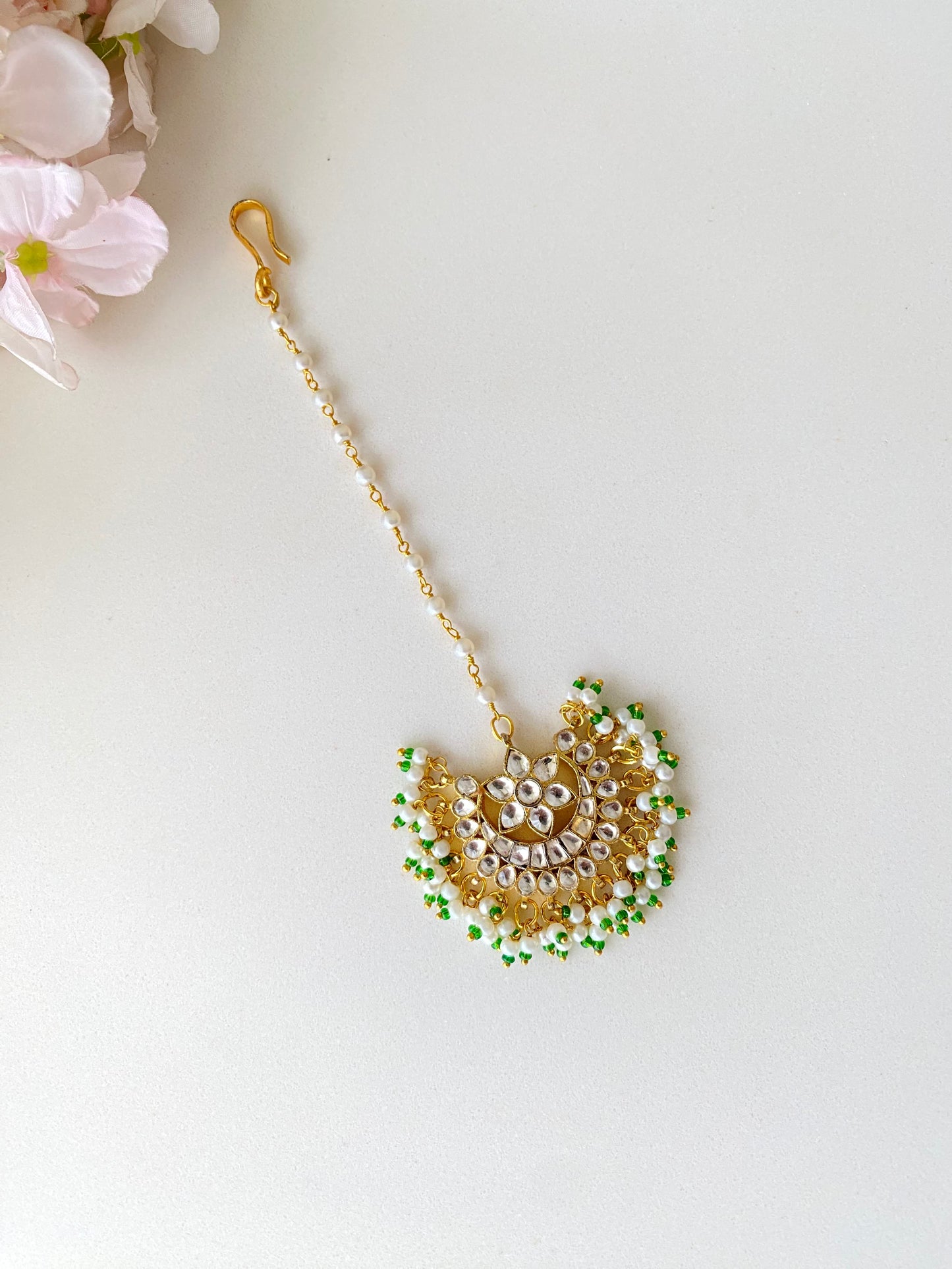 Kundan Tikka in Green Pearl