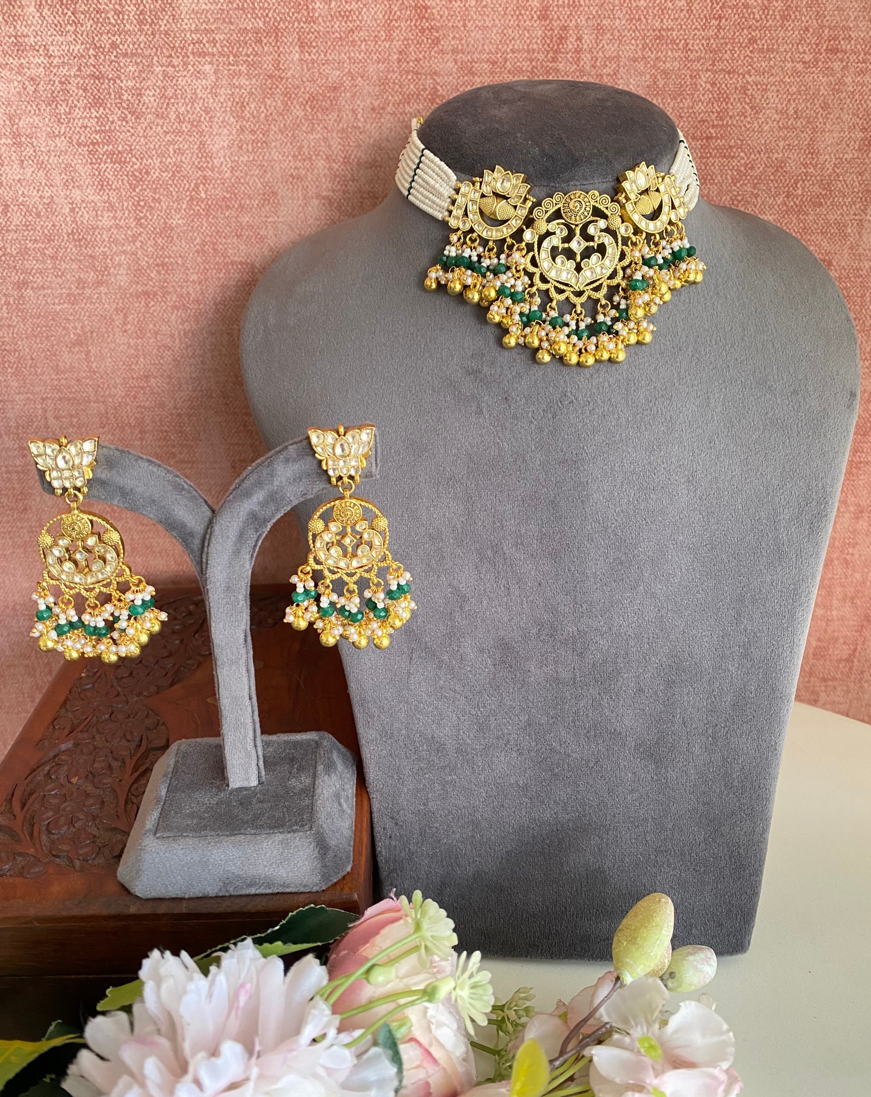 Antique Kundan Choker Set in Green drops