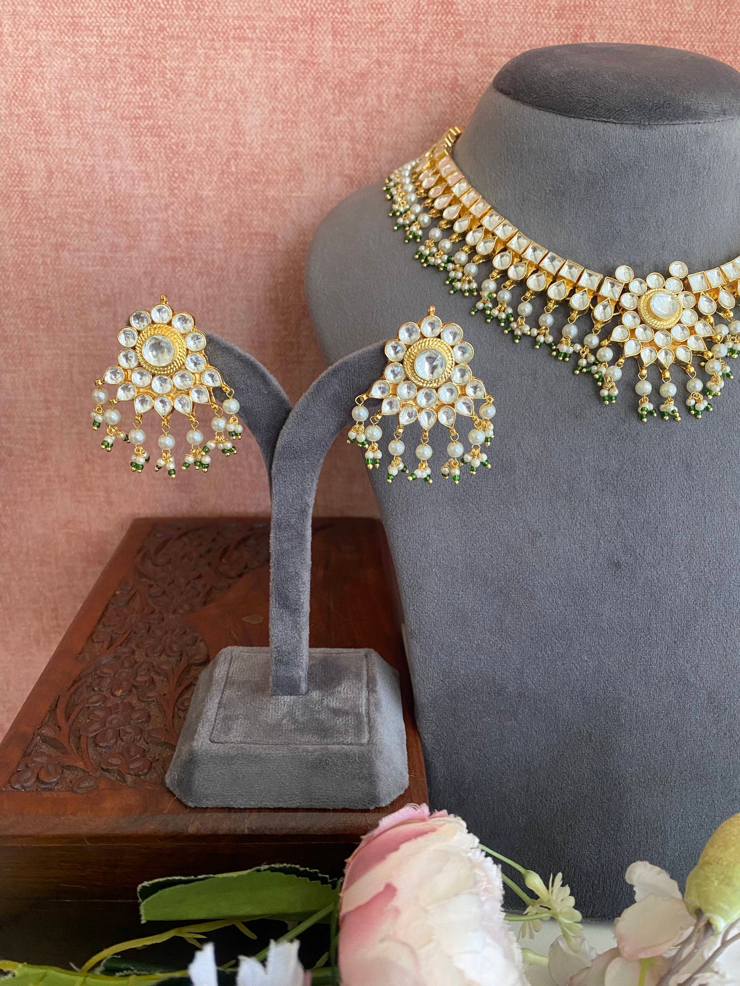 Kundan Necklace set in pearl