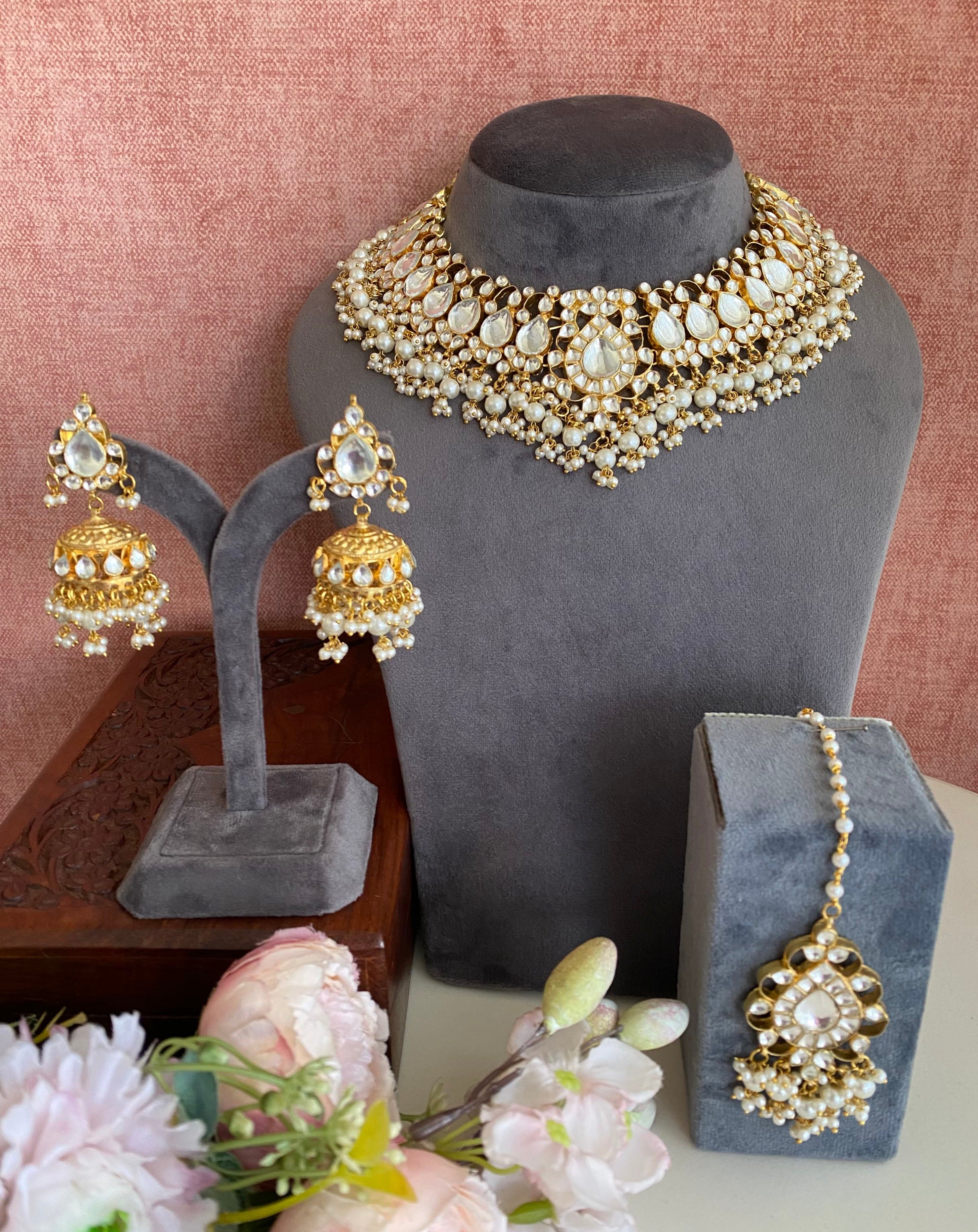 Kundan necklace set in pearls