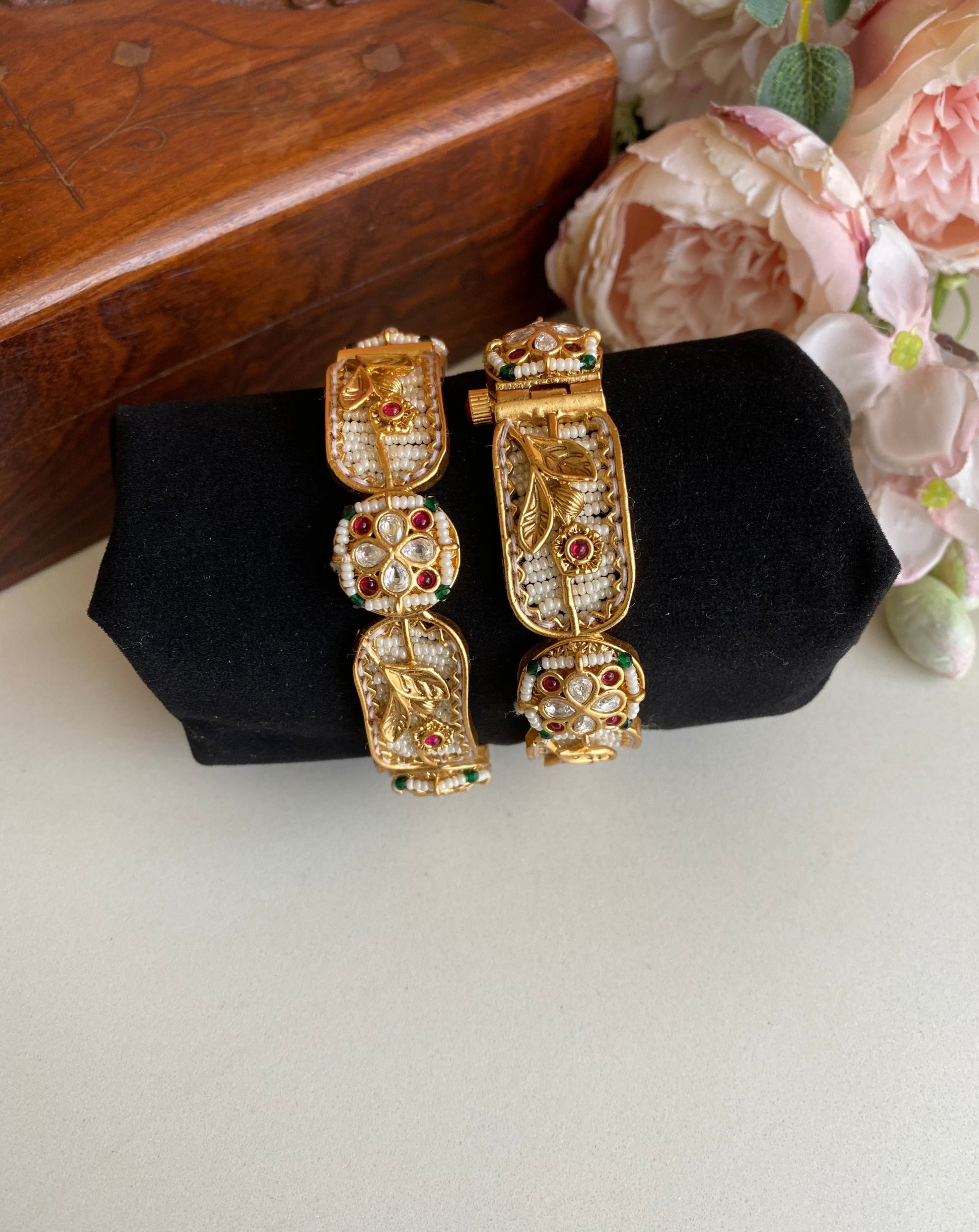 Antique kundan bangles