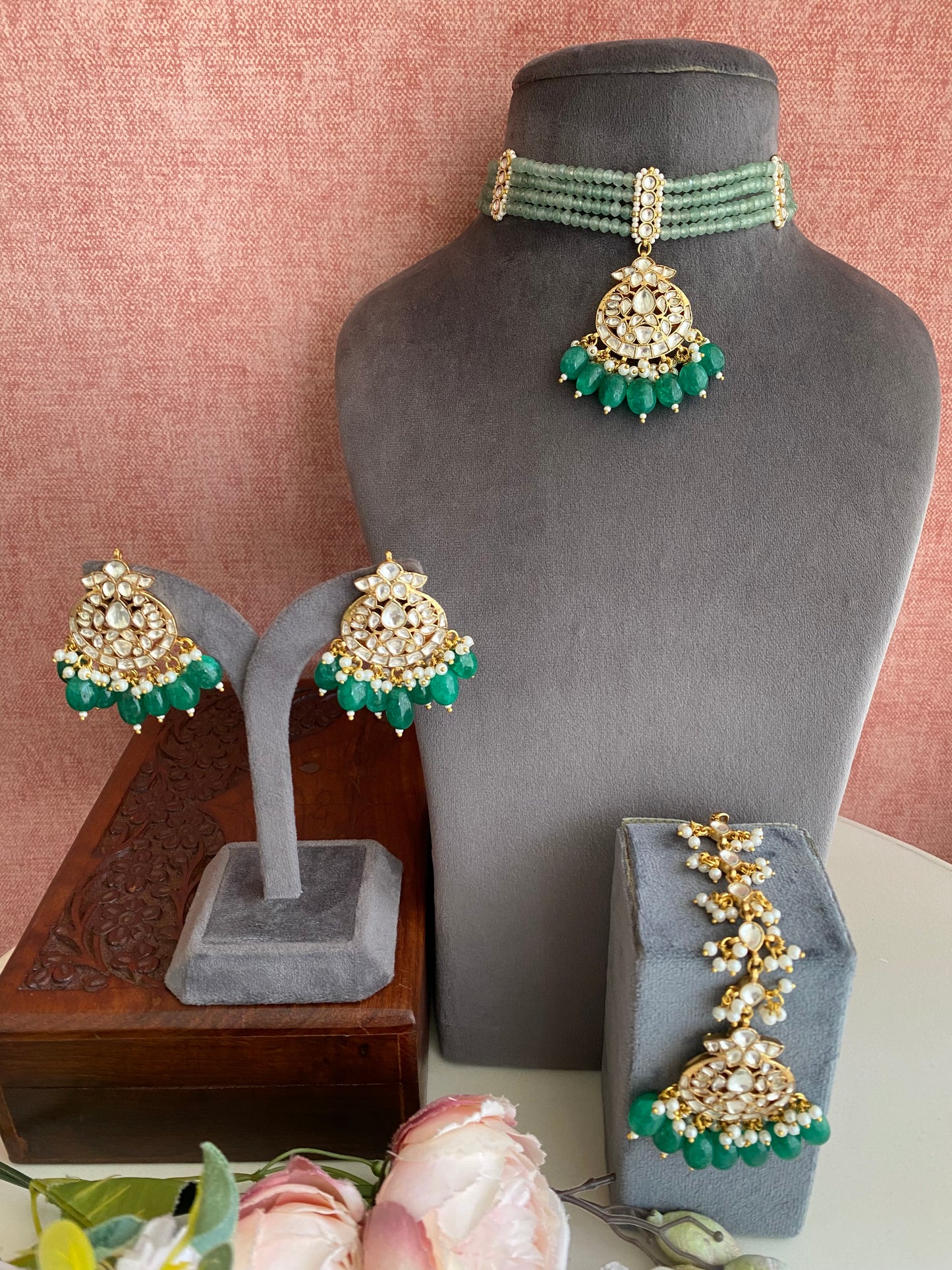 Kundan Choker Set in Green Drops