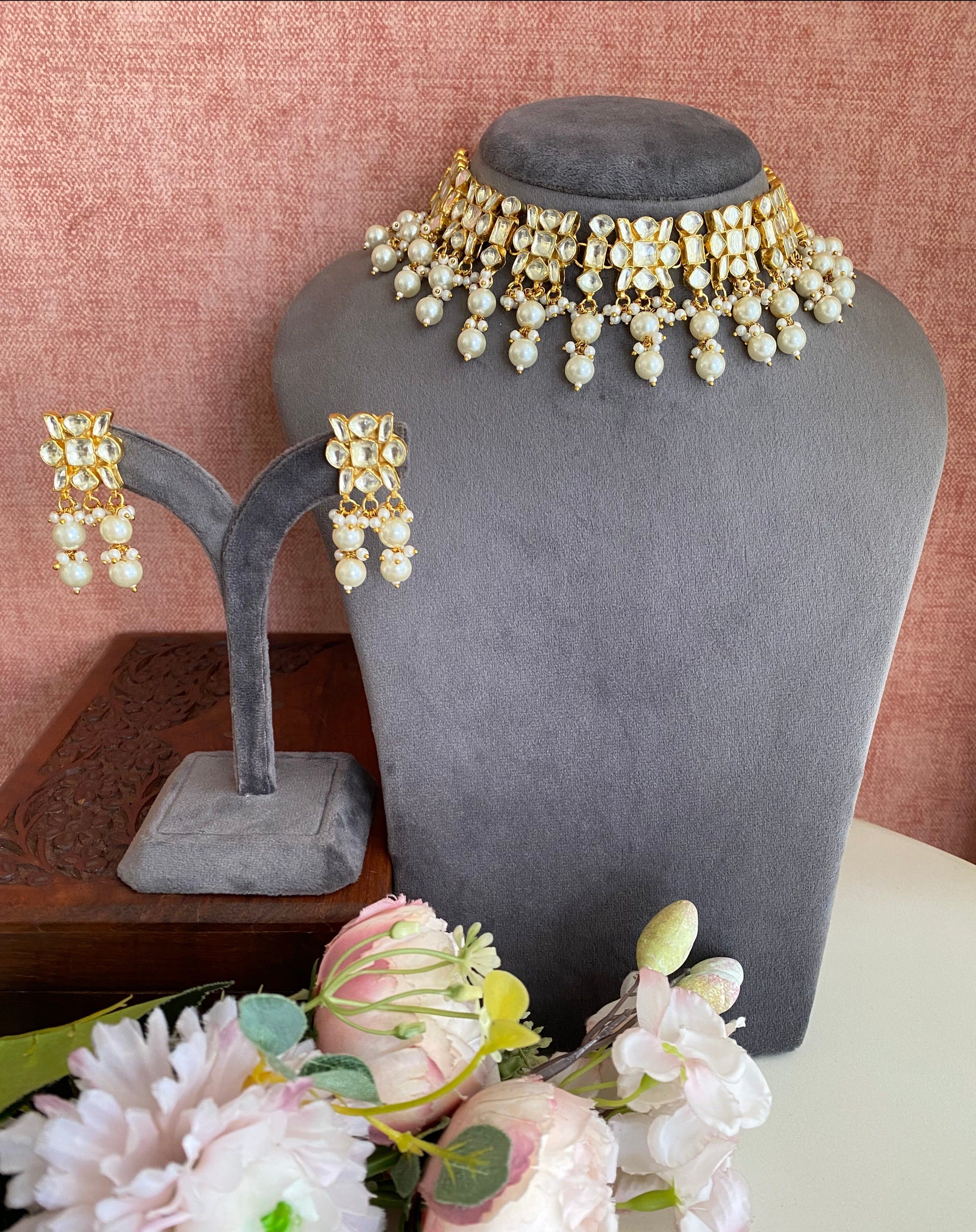 Gold plated Kundan choker set in pearl