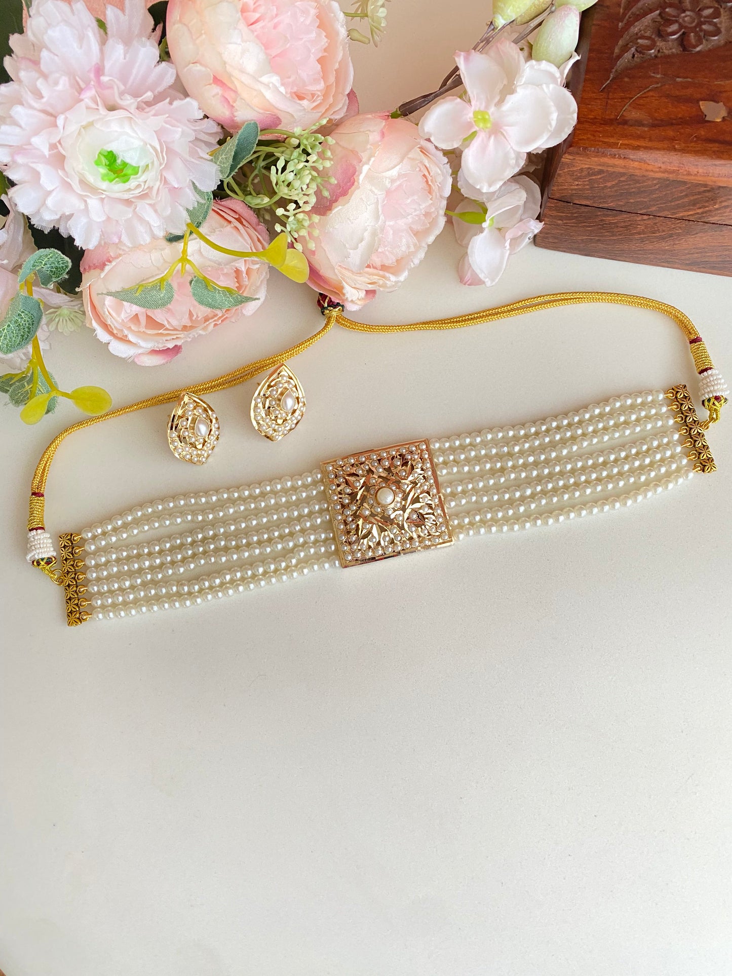 Jadau Gold Choker Set