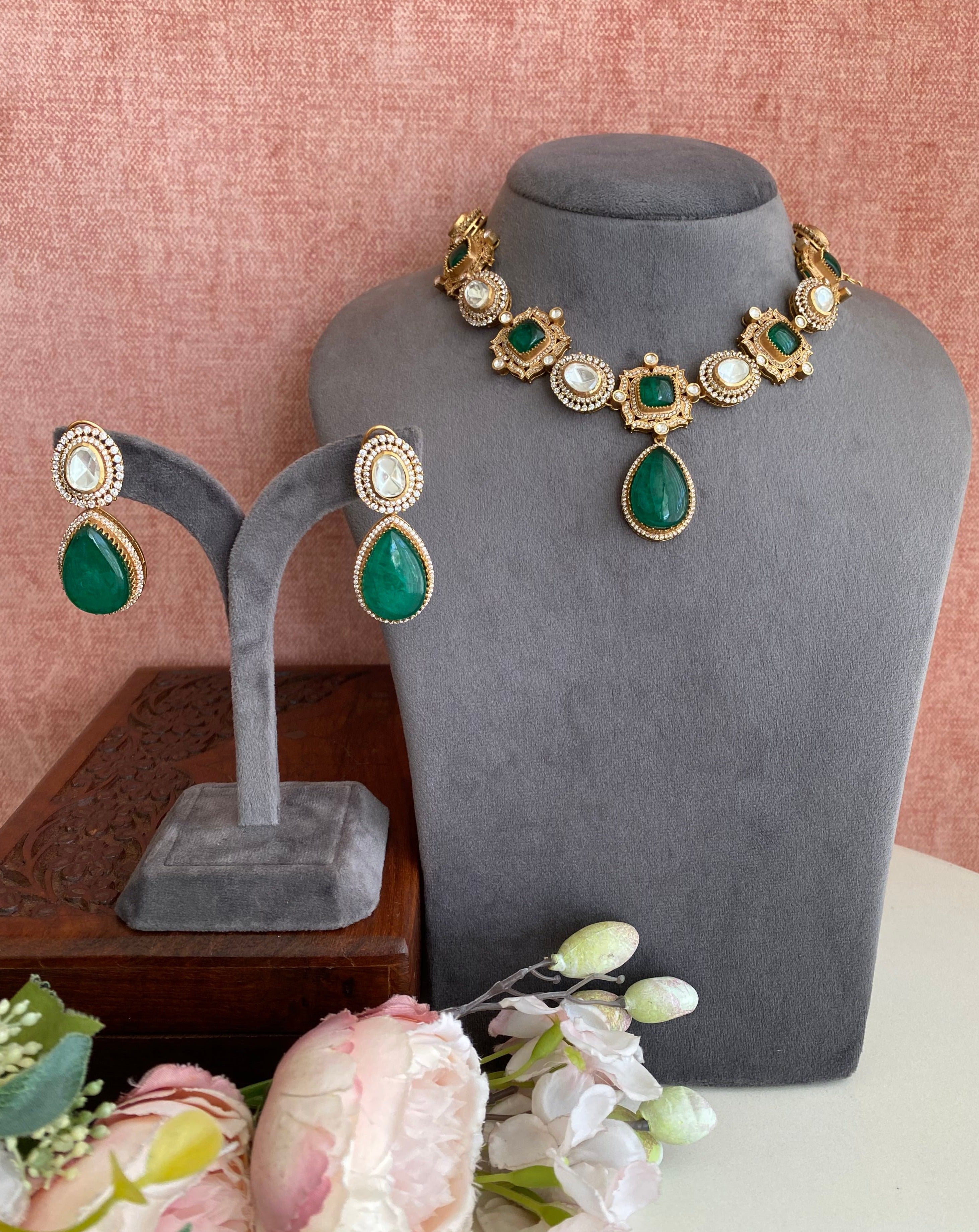 Green Stone Necklace Set