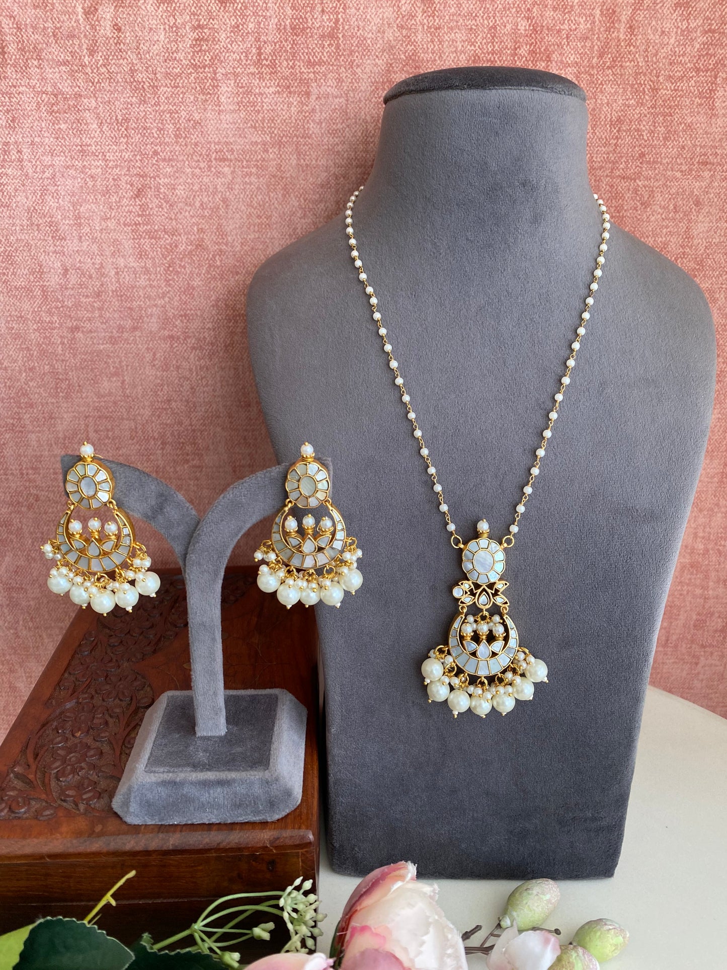 Mother Of Pearl Necklace Set