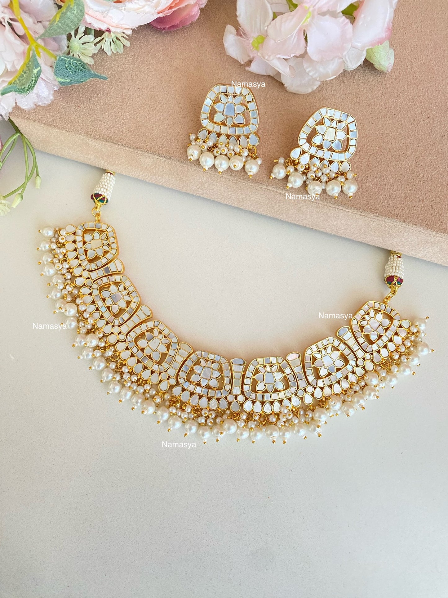 Mother of pearl Gold plated Necklace Set in Pearl