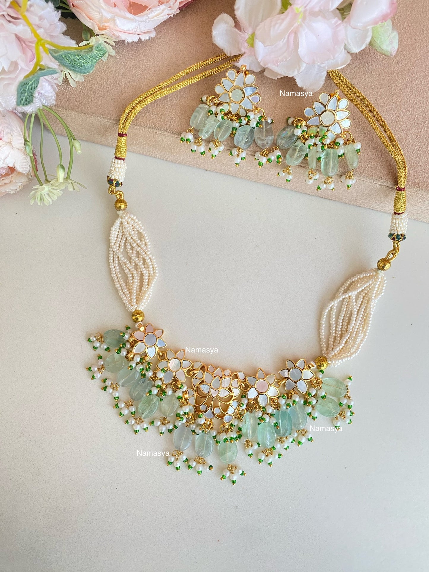 Mother of Pearl Gold plated Choker Set in Mint Drops