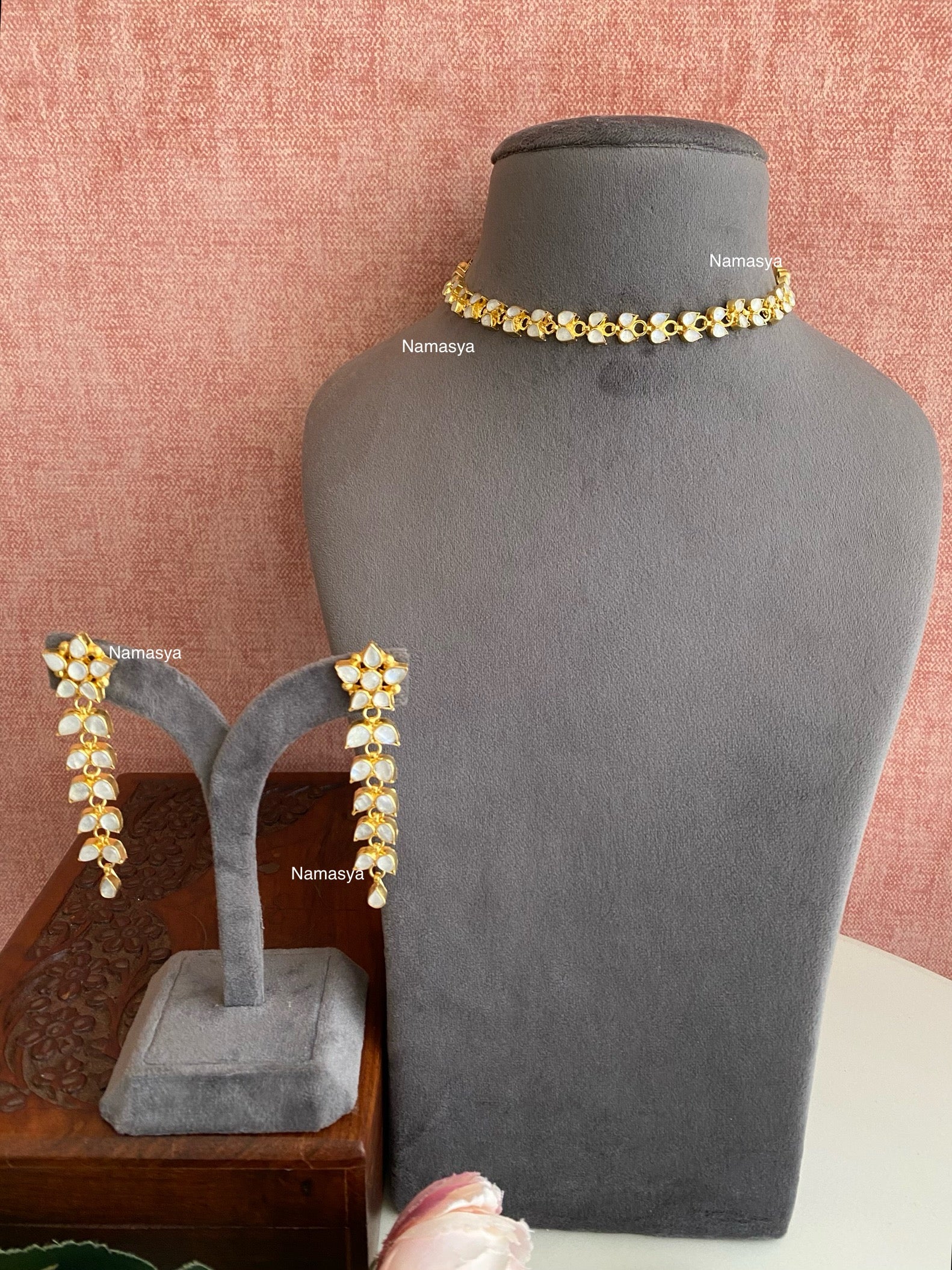 Mother Of pearl Gold plated Choker Set