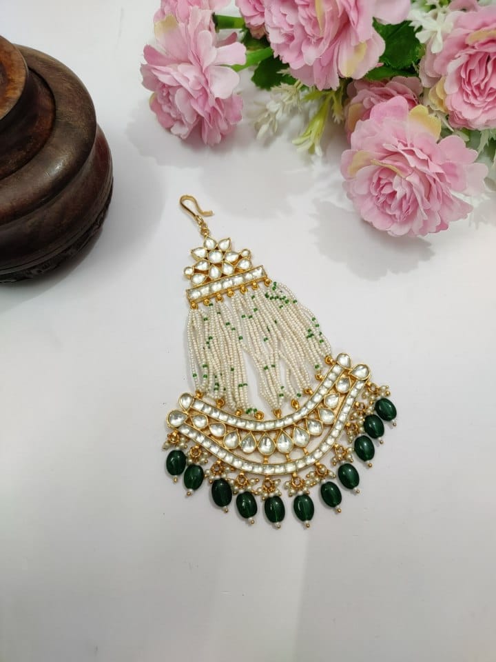 Kundan Pasa in green drops