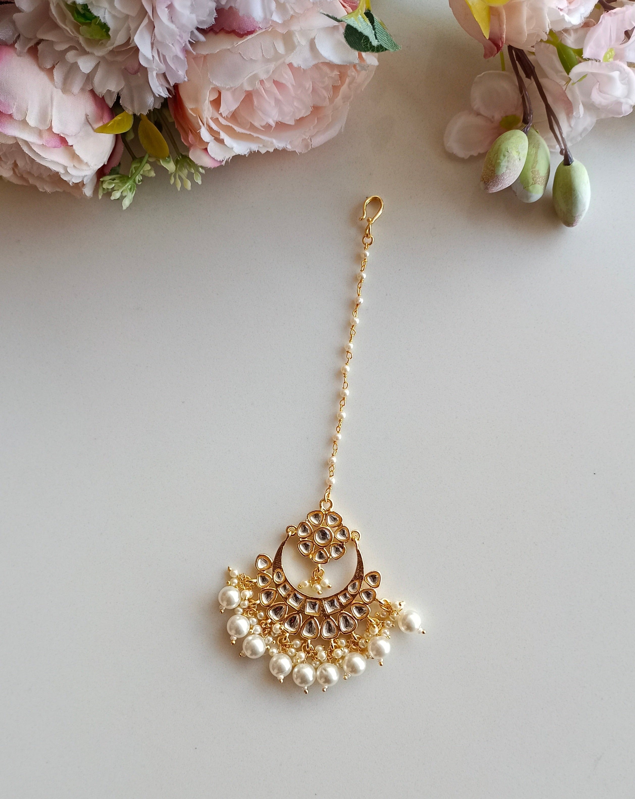 Kundan Tikka with Pearl Drops