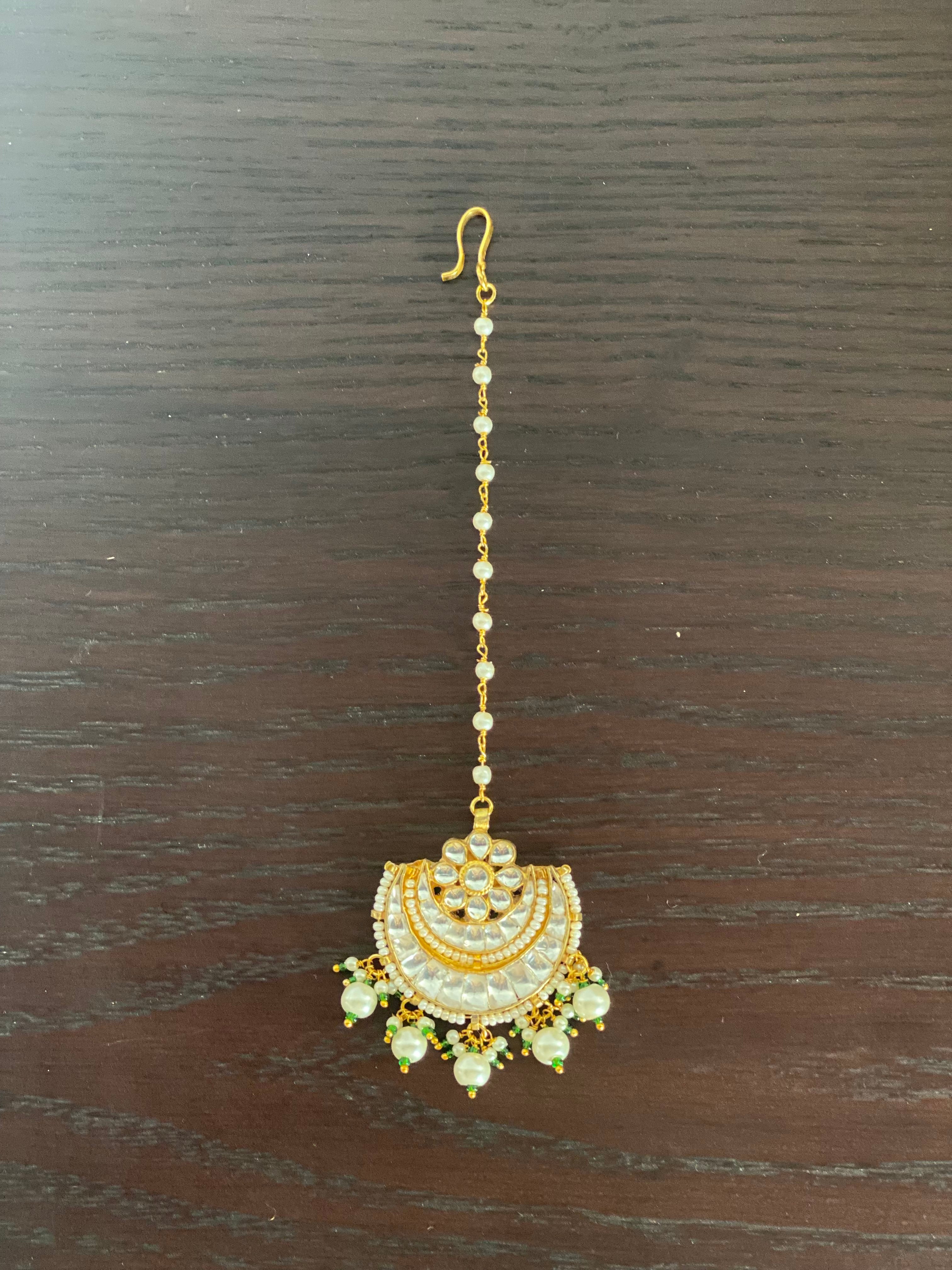 Kundan Tikka With Pearl Drops