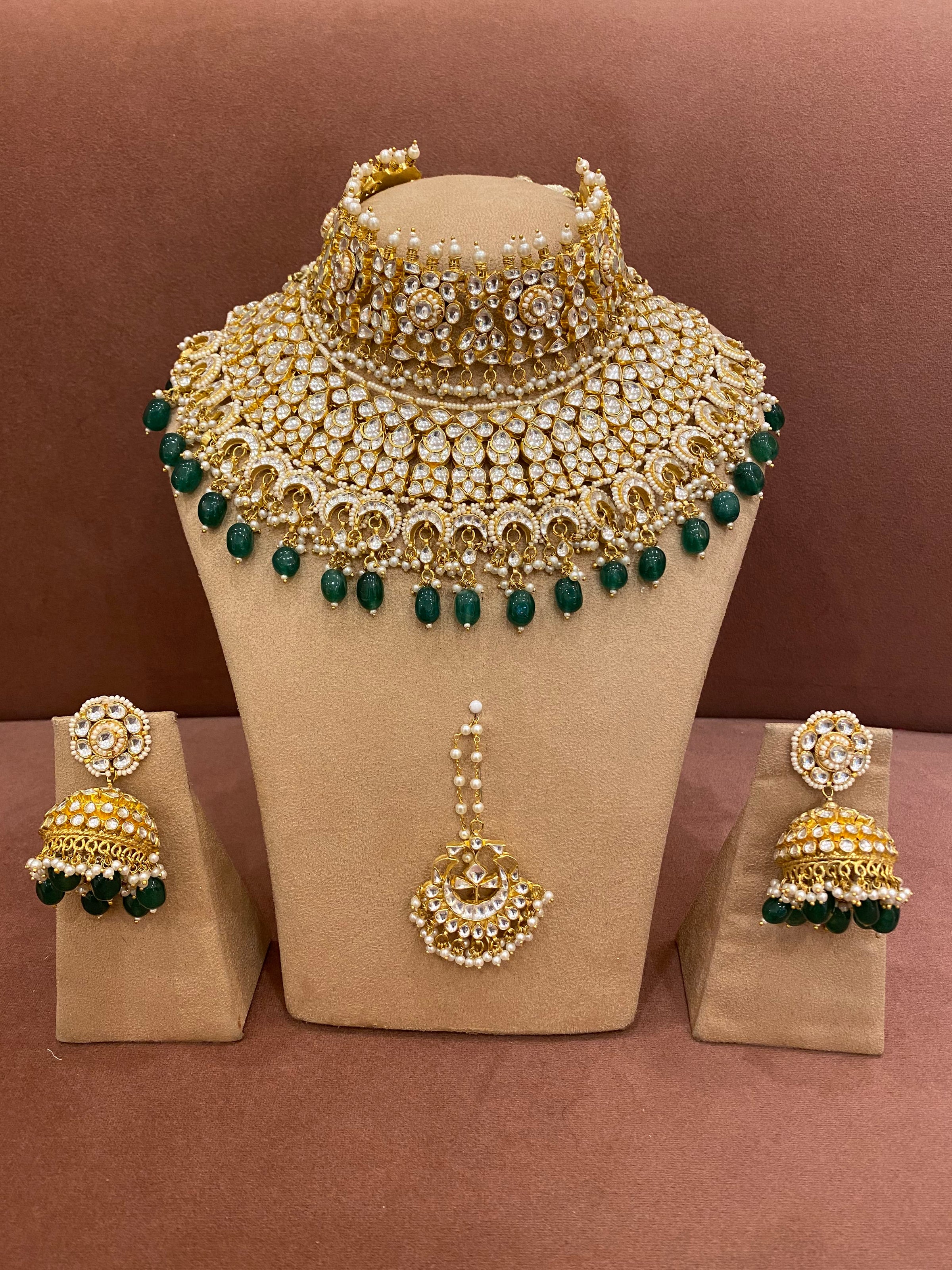 Kundan necklace set with green drops – NAMASYA